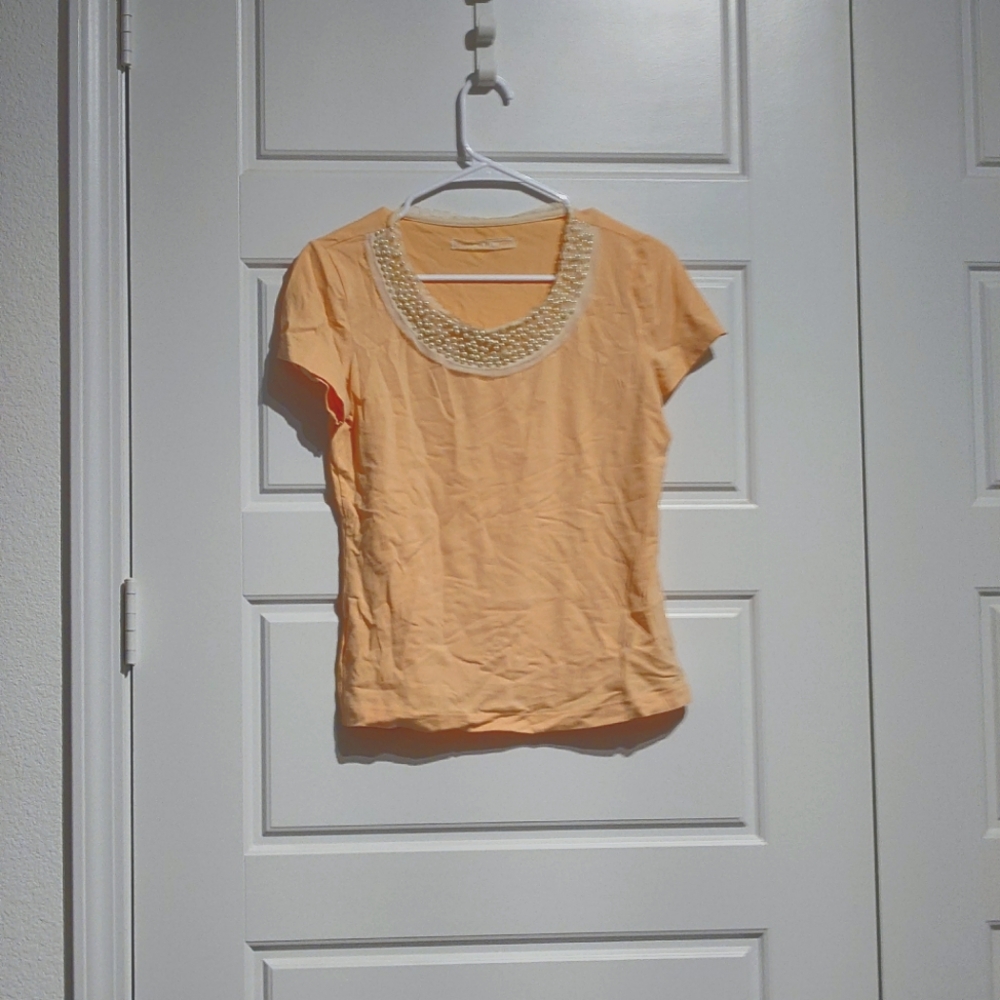 Pearls and lace decorated collar T-shirt